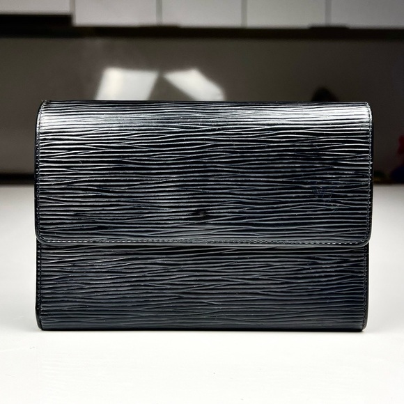 Louis Vuitton Epi Sarah wallet - Picture 1 of 10